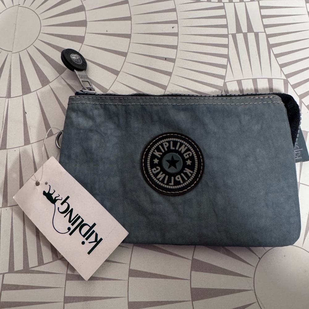 Kipling NWT‎ Creativity Small Cosmetic Foggy Grey
7X4X2